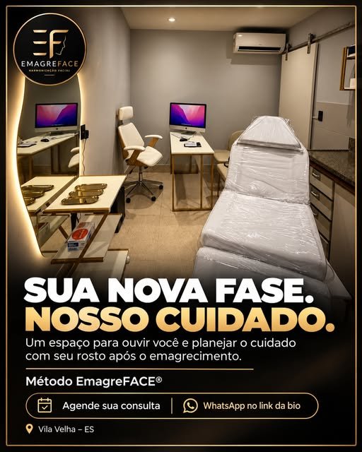 Interior do consultório da EmagreFACE na Praia da Costa com acabamentos em dourado e tecnologia